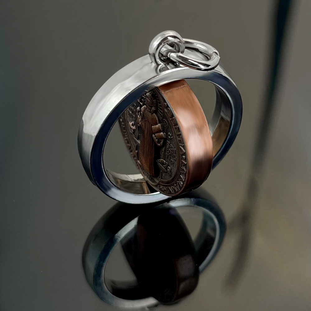قلادة جديدة بتميمة القديس بيني - مراجعة Jewelry & Watches Spółka Z Ograniczoną Odpowiedzialnością Sp Z Oo وسعره
